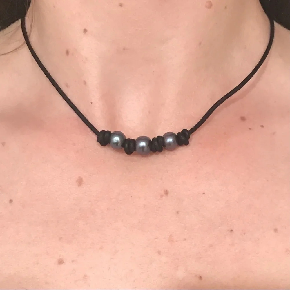 𝅺NEW Peacock Freshwater‎ 3 Pearl Choker Necklace. Handmade